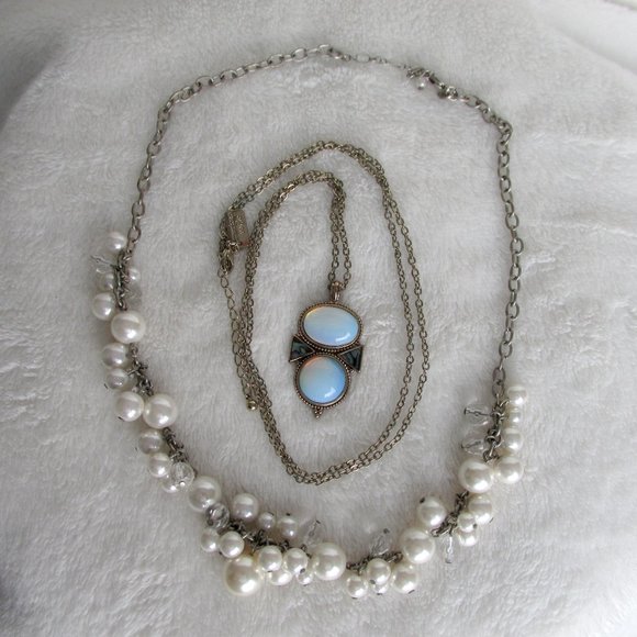 AEO Two Necklaces Faux Moonstone Pendant Necklace and Faux Pearl Choker - Picture 2 of 8